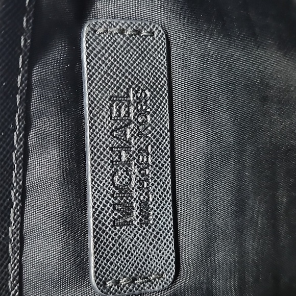 MICHAEL KORS ~ Kieran Quilted XL Zip Clutch - Picture 6 of 6